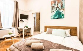 Amazon Apartment Near The Famous Party Boulevard